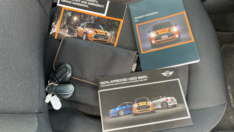 MINI Hatchback 1.5 Cooper D 3dr Diesel Hatchback